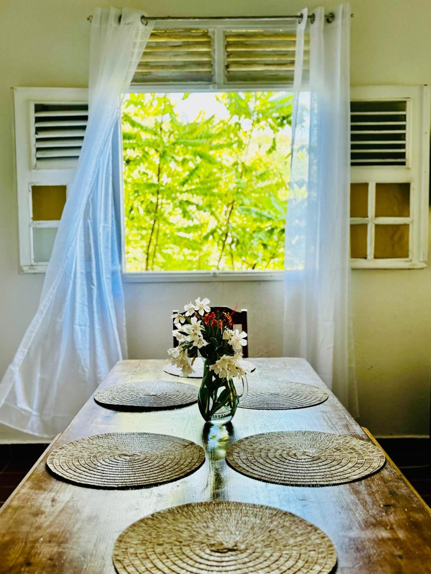 <Casa Colibri> La Desirade Apartment Les Galets Luaran gambar